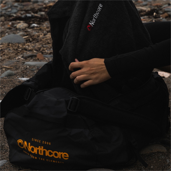 2026 Northcore Duffle Bag 85L NOCO123BB - Black / Orange